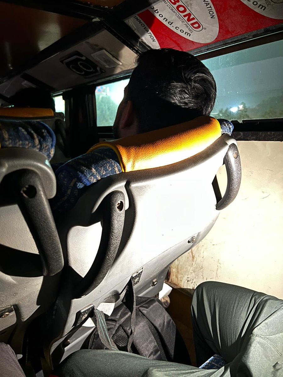 Jaat_MaanShab's tweet photo. @zingbus Day before yesterday I had booked a zingbus from Delhi to Jaipur. 
The bus conditions was pathetic. Seats were brokend and there was no space in boot for Luggage. One of the worst experience ever and the Price was also too much. 
@MinistryOfTour @kishanreddybjp https://t.co/H1INPSdc8O