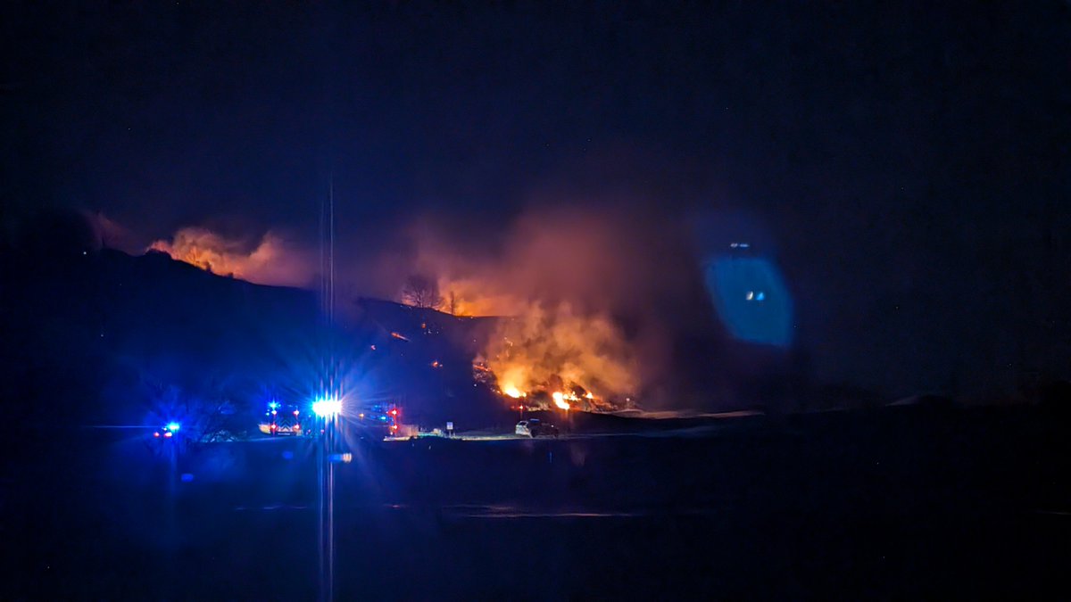 betandr's tweet photo. @BBCNEandCumbria @ChronicleLive Huge wildfire on Bracken Hill in #Alnmouth at the moment being dealt with by numerous firefighters and police. https://t.co/Qyu4sYK13R