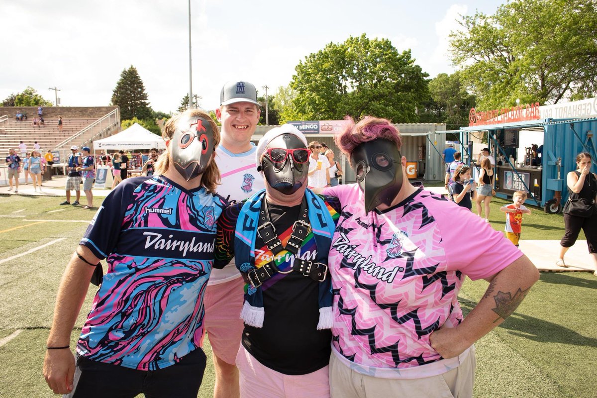 mingo_pride's tweet photo. @ProudOwlsOMA @rbpenguinmedia @olive_york @OmahaForUs We’ve also featured some Mingo Daddies over the years, so do please advise us whether drag or leather are more likely to trigger your local bigots 😘🏳️‍🌈🦩 https://t.co/vSWPYpuYc5