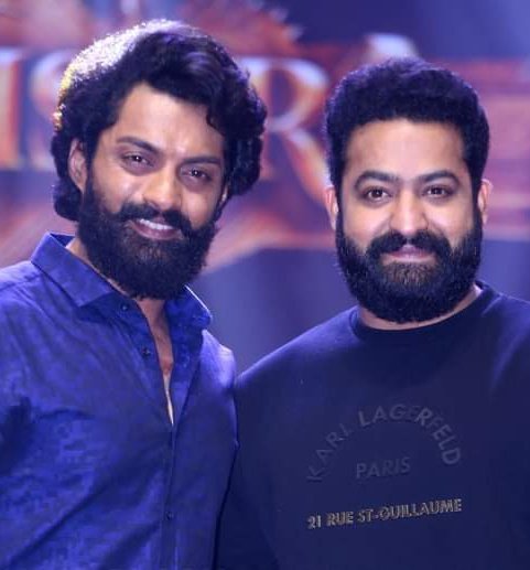 Chakrintr3's tweet image. #Devil ఉత్తరాంధ్ర థియేటర్స్ 💥🔥
@NANDAMURIKALYAN @SVC_official @AbhishekPicture 
#DevilonDec29th