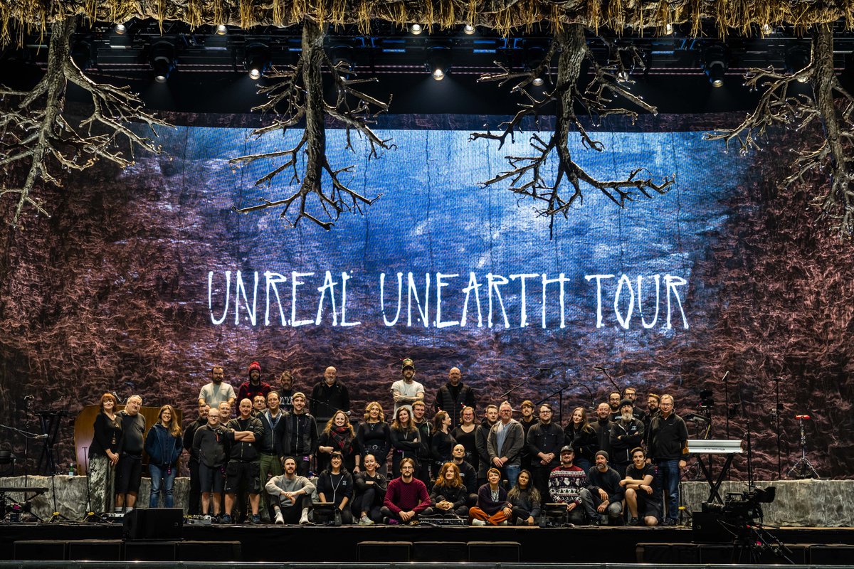 Hozier's tweet photo. Dublin, thanks for the support on these three wonderful nights. On our final night we raised €420,000 for @ISPCCChildline thanks to you.

Thanks @yevagabonds for your stunning music at the last show and to @lastdinnerparty for joining us across the tour!

📸 @ruthlessimagery https://t.co/KTwd4cROhG