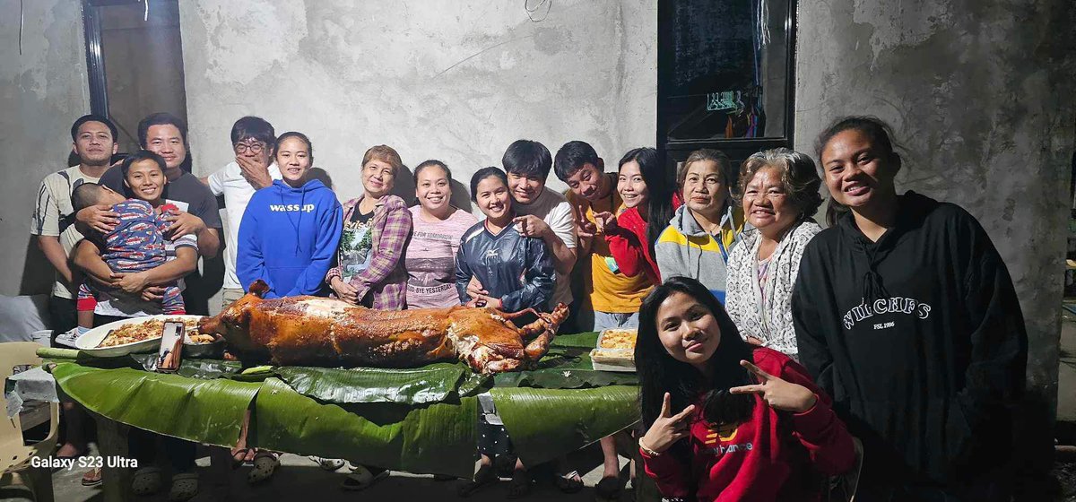 DraXetty's tweet photo. Merry Christmas fam🥳
Ps: ako po yung ka vc nila😅 https://t.co/GeHiRcbAoT