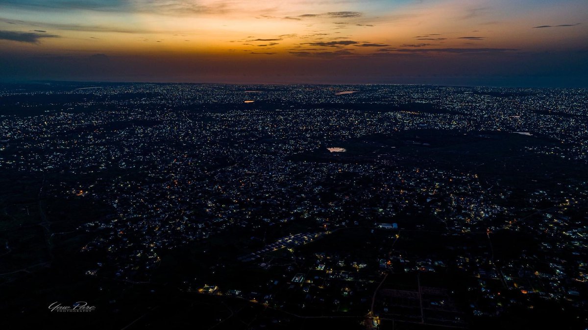 yawparephoto's tweet photo. Sunrise views of Accra from the Aburi hills.
#accrabynight #aburi #peduase #beautifulghana #excitingviews https://t.co/UL9ChJSwiS