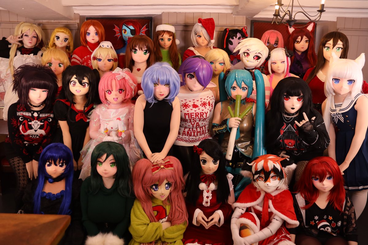 🎄 Merry Christmas Everybody!!🎄 Group shoot from UK Christmas Meet 2023 With: @kigluka @Xelphie9000 @KarmaKig @IzumiSan01 @Niji_kig @Freyakigurumi @LeighKigurumi @Coco_Kig @MurasakiYuna @HikariKintsugi @lyriaskies @RozenwynLowarn natashakigs @Tellussoilkig @KigYui ...