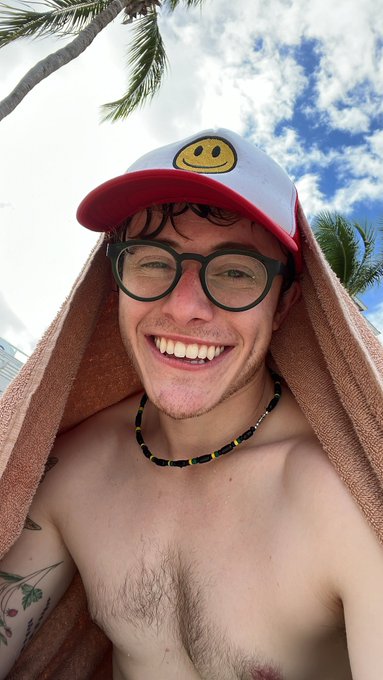 Dodging the sun but enjoying my time ? https://t.co/Gjqg5Fzymo