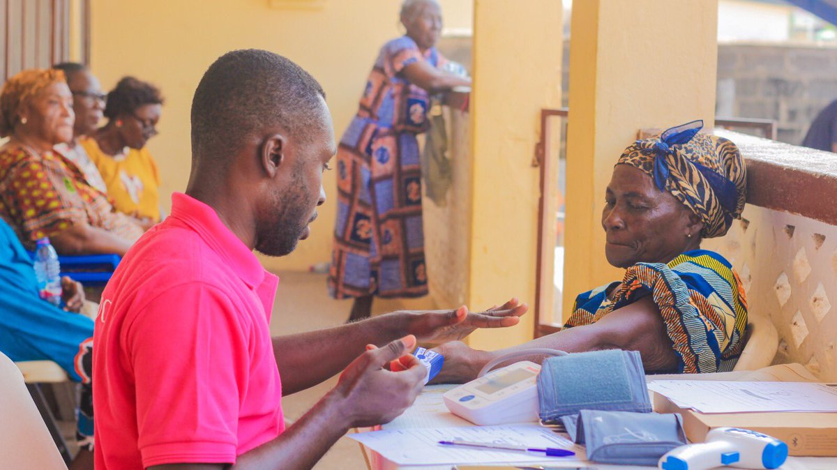 appiatewaa's tweet photo. Creating smiles, sharing love, spreading hope, that’s all this is about😌. We are glad to say yesterday was a success andworth it! ✊🏾

Excerpts from our ‘Hearts Ablaze: A day of hope and healing’ at Human Service Trust Ghana.
#mentalhealth 
#Christmas2023 
#love https://t.co/Vhr8MHugNK