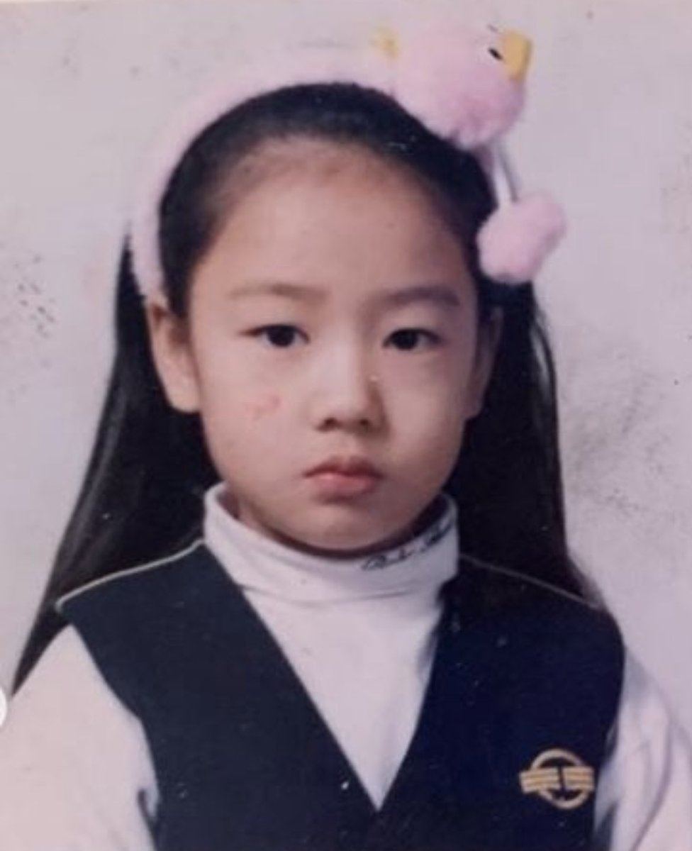 jjarddung5810's tweet photo. 길채야 일루와봐                              
오빠가 비밀 알려줄게                  그게 몬데?
사실 산타같은 거 없어               그치만 산타가      
                                                 선물줬능데..
선물 주는 거 
사실 네 아빠야                             뿌에엥ㅠㅜ https://t.co/a5egt5adcW