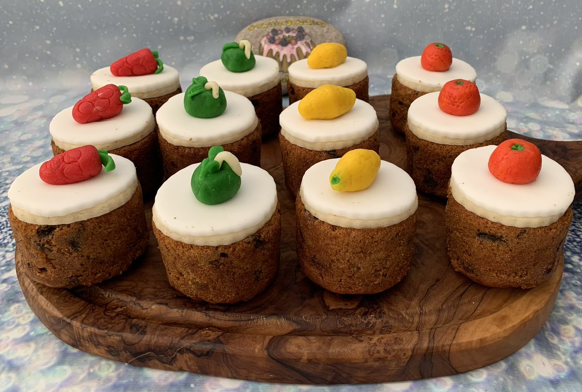 Rob_C_Allen's tweet image. And if you’ve still got room for cake tomorrow, there’s a Ginger #Bundt and/or a dozen mini Christmas cakes, with marzipan fruits 🍊 🍋 🍏 🤔 can I sit down now #TwitterBakeAlong #FestiveBakes