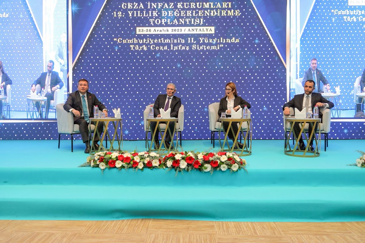 ctekurumsal's tweet photo. Antalya'da devam eden değerlendirme toplantısında, 'Cumhuriyetimizin İkinci Yüzyılında Türk Ceza İnfaz Sistemi' konulu panel düzenlendi.

Genel Müdürümüz @YavuzEnis'in moderatör olduğu panelde, ceza infaz sisteminin geçmişi, bugünü ve geleceği konuşuldu. https://t.co/77DdKBtOTw
