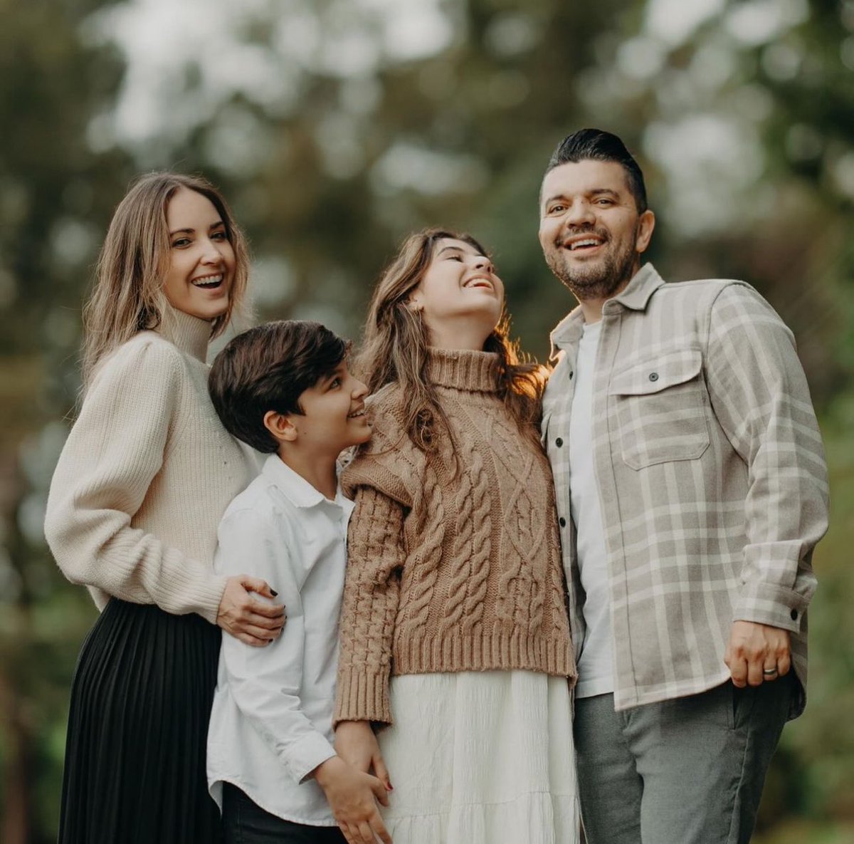 Navidad va más allá de regalos y comida, comienza celebrando el nacimiento de Jesús y recordando todo lo que El hizo por nosotros! También el poder celebrar el regalo de la familia! Gracias a Dios por un año más de vida, procesos y bendiciones. Jesús es la razón de la Navidad!
