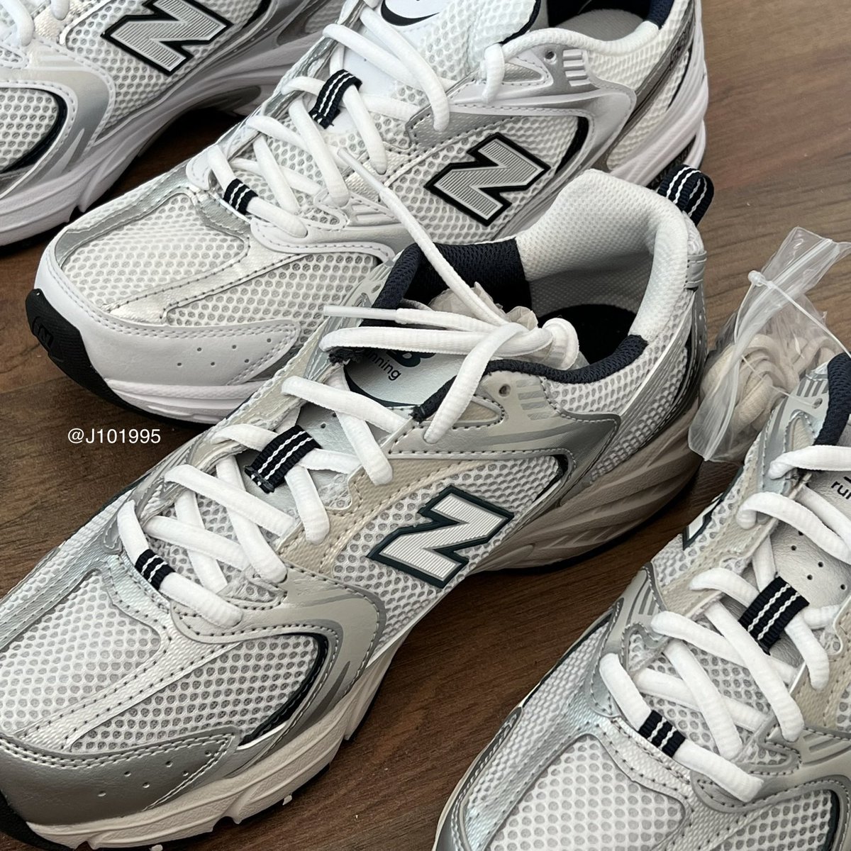 J101995's tweet photo. ✨ new balance 530 สียอดฮิตลดถึง 25.12 วันสุดท้ายนะค้า ราคาดีงามมาก ตอนนี้บางสีไซส์เริ่มหมดแล้วน้า 🤍

♡ AA1 / SH 2,700.-
♡ SG / KA 3,350.-

(สีอื่นๆนอกจากนี้สอบถามได้ค่า)
🚚 free ems / มัดจำได้ 50%

#newbalance530 #newbalancethailand https://t.co/AsMxH2RYK6