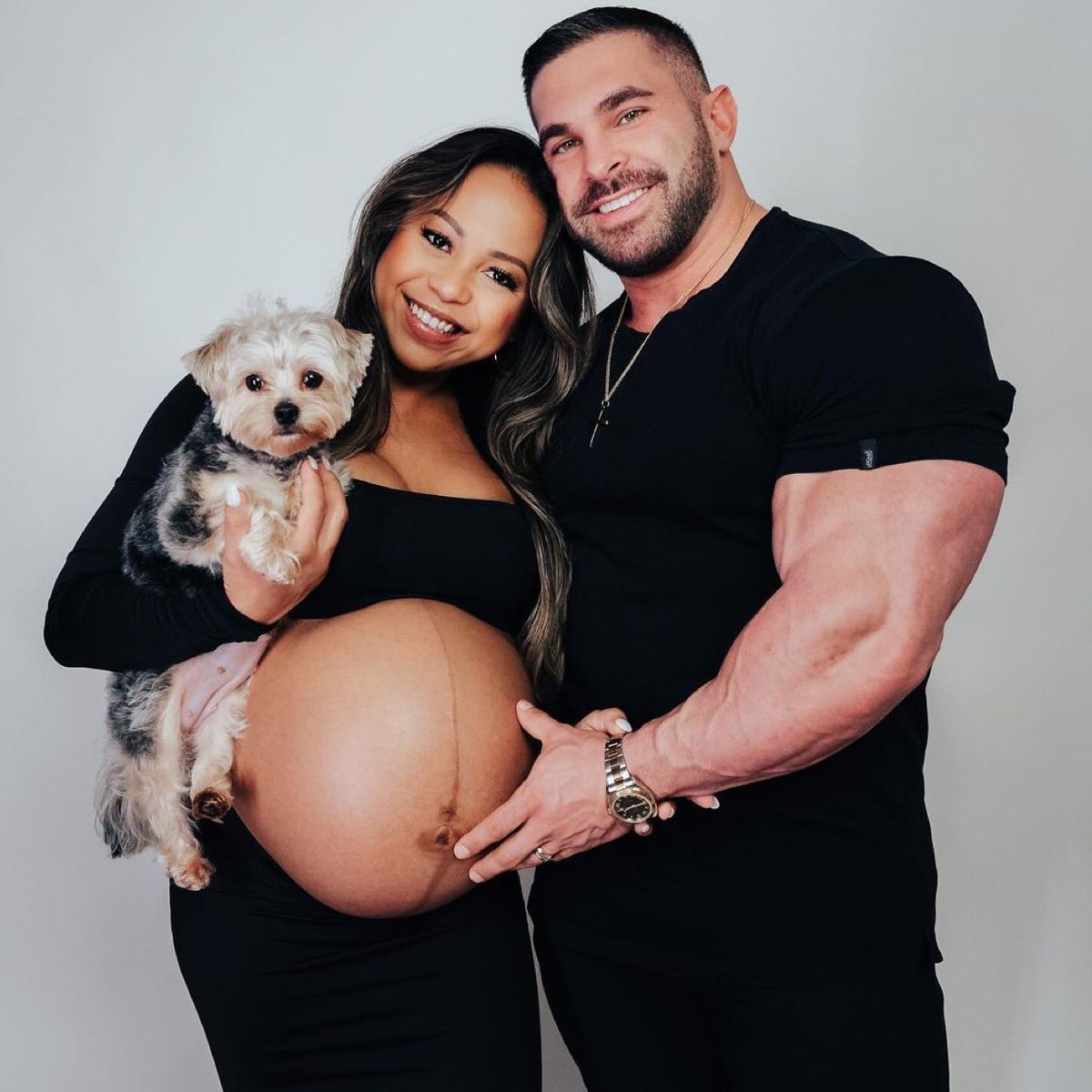 . @dereklunsford7 
Merry Christmas Eve 💗🥰
.
📸 @jontrevormedia 
.
Nala’s bookings are open for 2024 if anyone wants to hire her as a doggy model 🙆🏽‍♀️😂
.
.
.
#Maternityshoot#holidayphotos#fitfam#fitness#family#Christmaseve#39weekspregnant