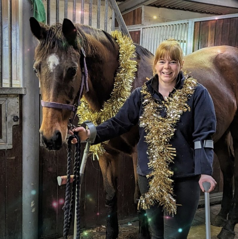 JessWestwood's tweet image. Happy Christmas from us all at Molland Ridge Stud. So lucky to have such a great team to look after the horses over Christmas. #TopTeam #MollandRidgeStud #HappyHorses #HappyChristmas