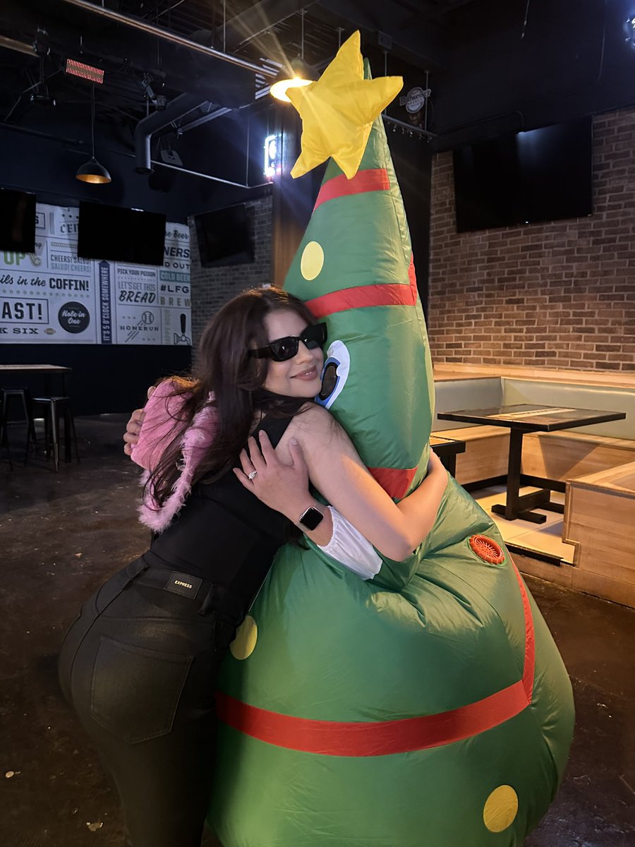 icantsweem1's tweet photo. This is when I should’ve gone home https://t.co/J6otmYzJBt