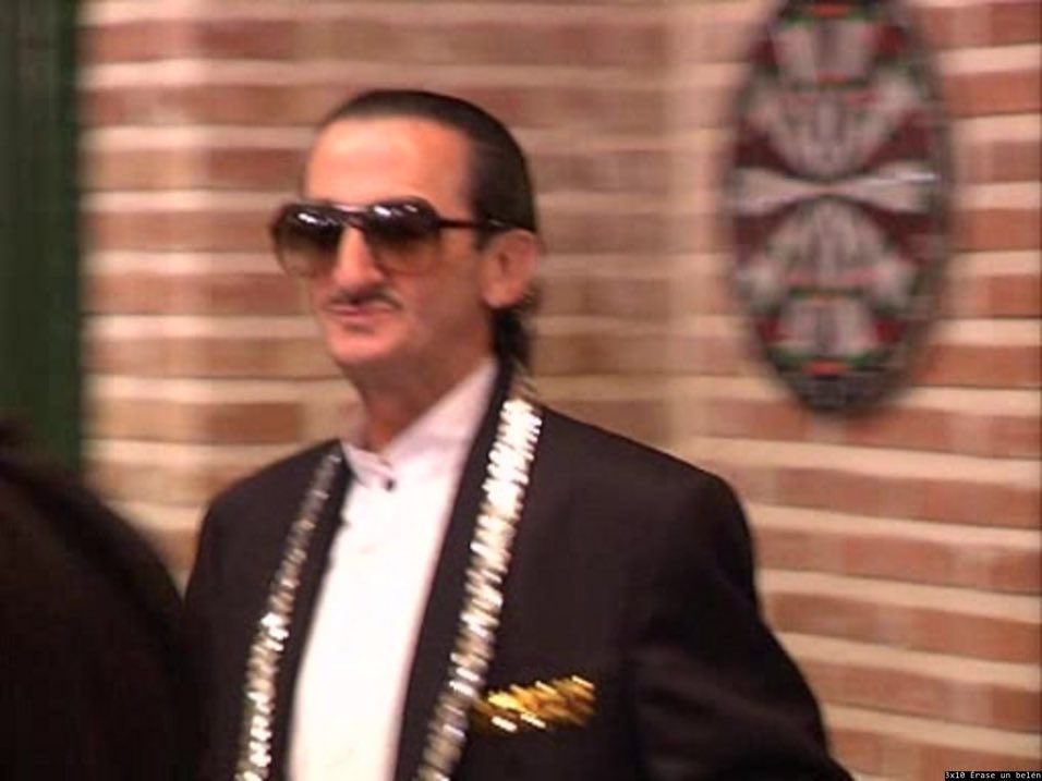 Mi madre: "A más 21:00 te quiero listo y sobrio en el salón, que ya habrá llegado todo el mundo"
Yo entrando por la puerta a las 22:37 con una merla histórica: