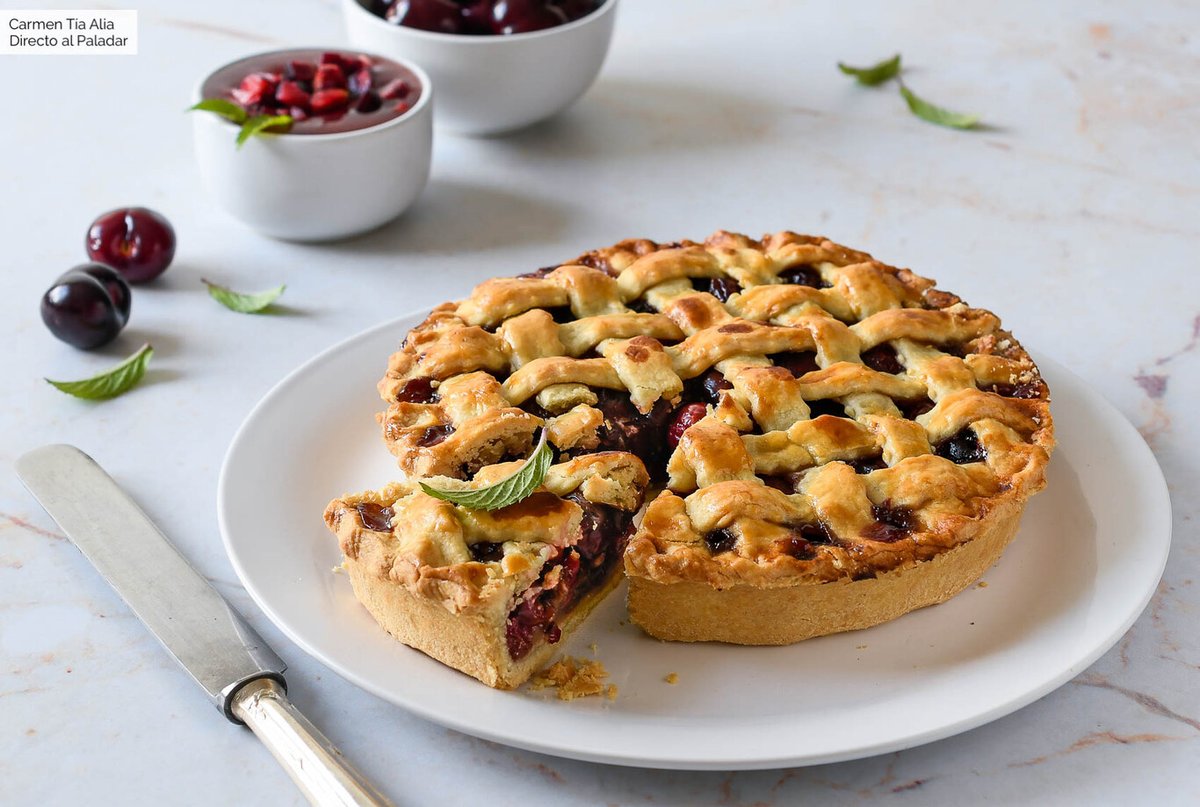 ──── Para su capitan <a href="/KlNGOFPlRATES/">𝐢𝐧𝐜𝐚𝐫𝐧𝐚𝐭𝐢𝐨𝐧 𝐨𝐟 𝐝𝐚𝐫𝐤𝐧𝐞𝐬𝐬｡</a> le ha hecho una tarta de cereza como regalo de Navidad ──── .