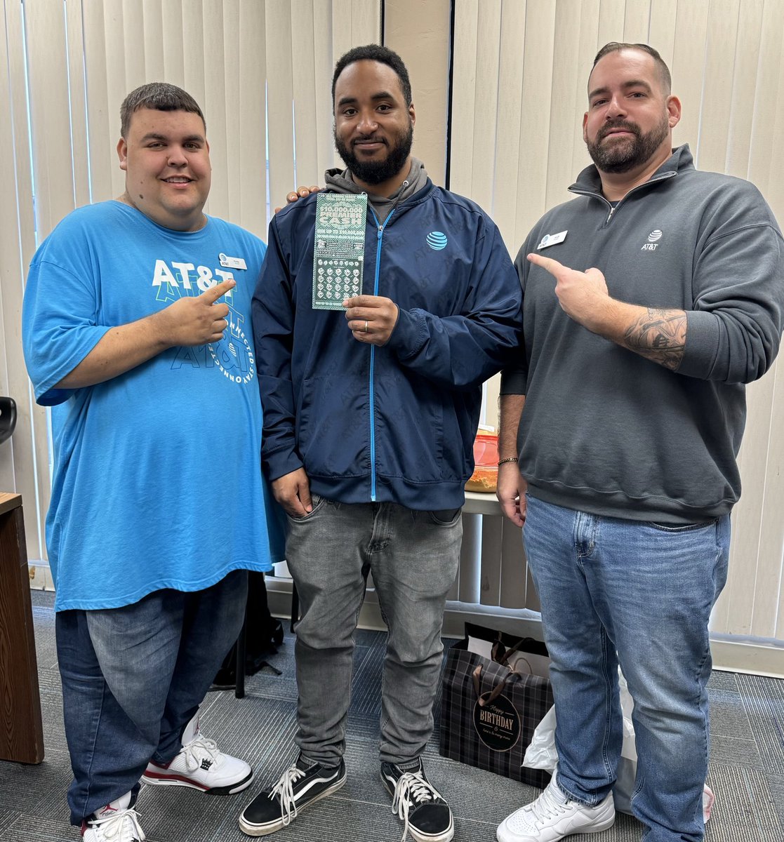 Marcus hitting $500 on his Xmas gift from management. ⁦@koreylopes⁩ ⁦@ChrisCamara84⁩ ⁦@pnixnix⁩ ⁦@emilywiper⁩ #ourne