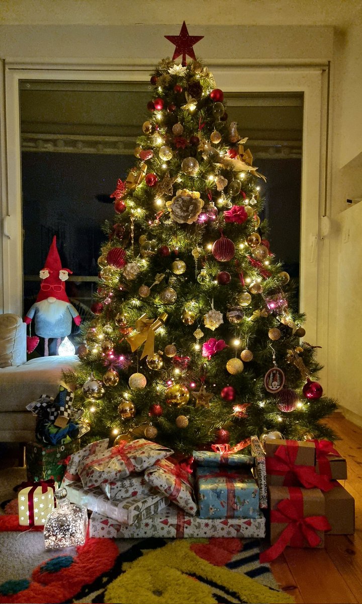 VMilat's tweet photo. Happy Christmas 🫶 https://t.co/dxJYQI2Avg