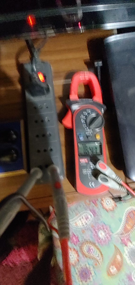 wwwMusicNetcl's tweet photo. @EnelChile Estimados amigos, sector comuna de Conchalí, estamos experimentado hace días baja de voltaje, no llega a mas de 160 Volts, lo que provoca la falla de algunos electrodomésticos, adjunto fotos tomadas en tres domicilios distintos, de antemano gracias https://t.co/SIvlpqoGWC