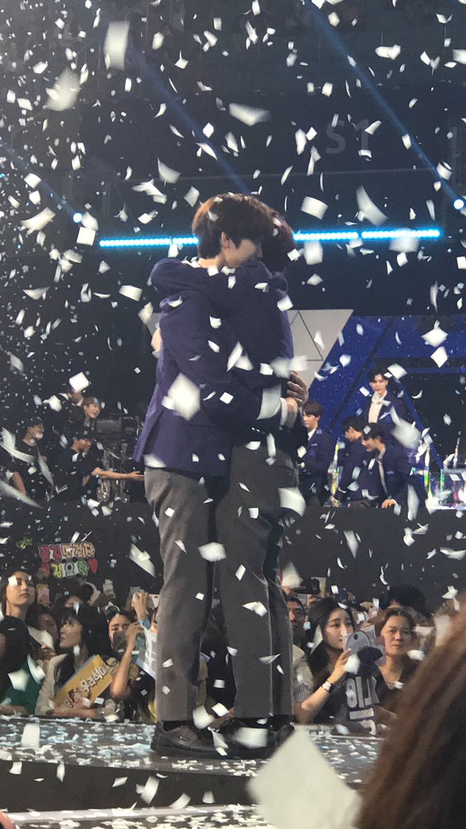 phew0oo's tweet photo. 둘이 행복만 햇으면 해… https://t.co/Oh828x6Qau
