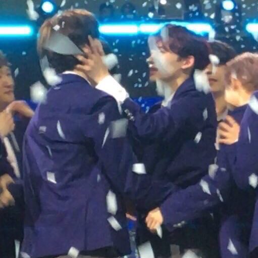 phew0oo's tweet photo. 둘이 행복만 햇으면 해… https://t.co/Oh828x6Qau