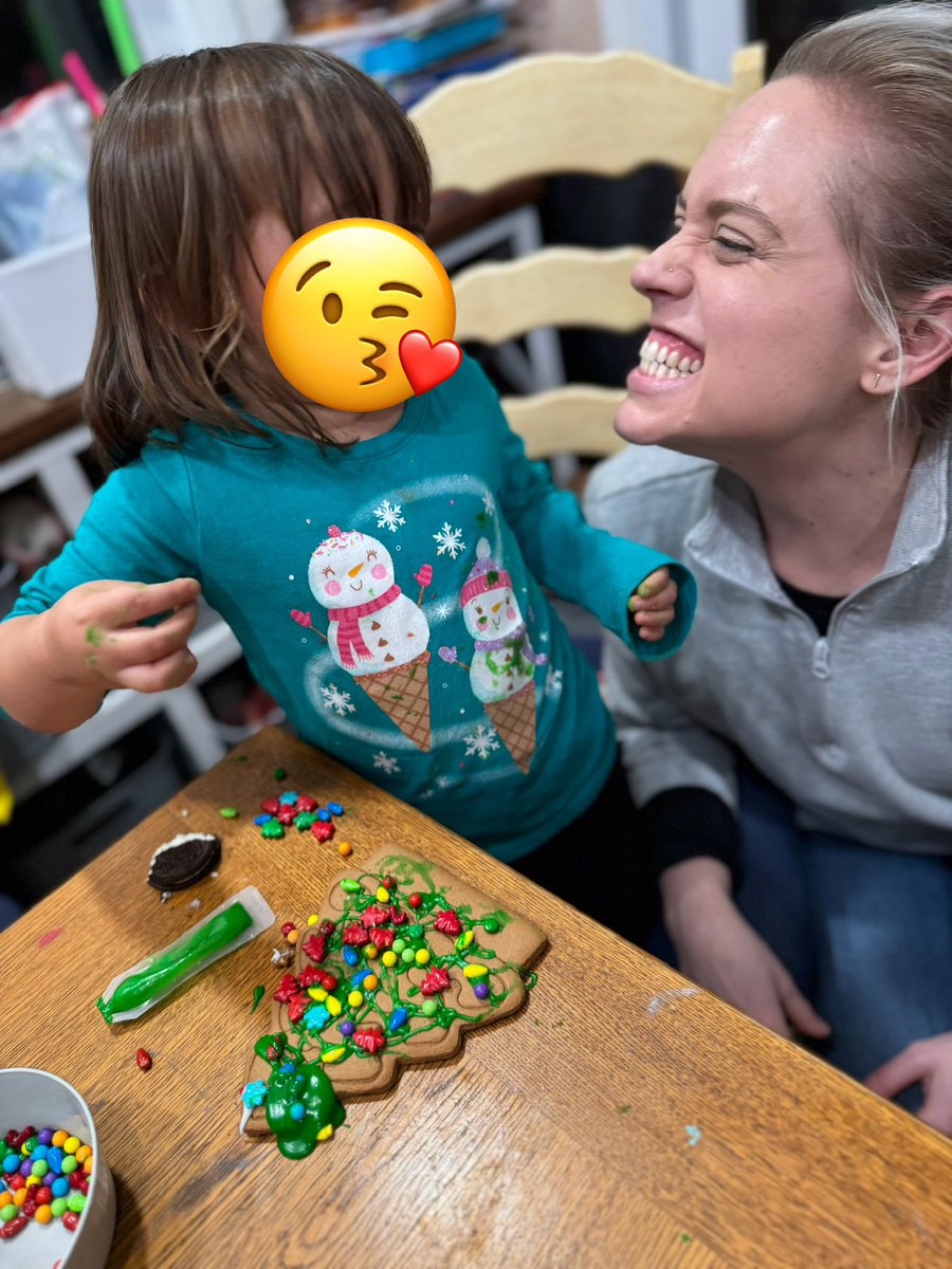 imlizzingg's tweet photo. Shout out to @hanwaddingham &amp; @AppleTV for the epic soundtrack to our annual gingerbread extravaganza. Y’all are the real MVPs 🎄🎅🏼 https://t.co/7JxUgtEJ27