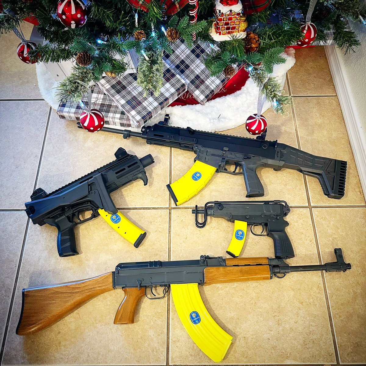 vz58usa's tweet photo. Very Merry Christmas 🎄
to all Czechquita Operators Out There 🍌
Those born in Czechoslovak Socialist Republic will get the inside joke with bananas on Christmas 🫵🏻😉
#Czechquita #BananaMag #CZscorpionMicro3plus #CZBren2Ms #VZ61 #Skorpion #vz58 #vz58usa #sa58 #Samopal #Vzor58 https://t.co/JnqiJX6WdU