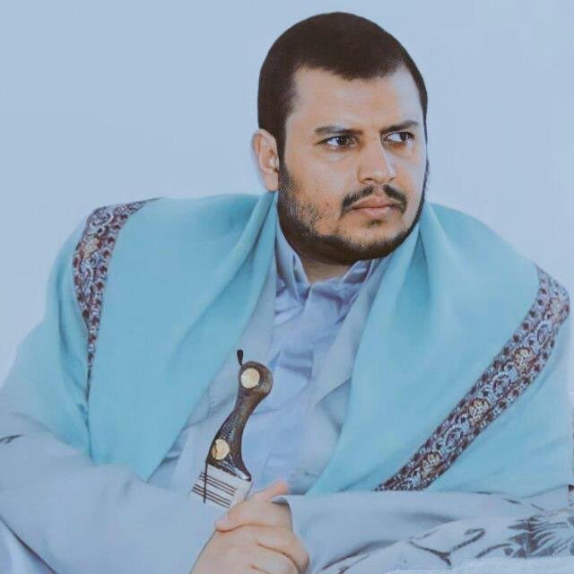 q_515_p's tweet photo. سألوا مالك الأشتر قائد جيوش أمير المؤمنين الإمام علي عليه السلام : " كيف لا تضلّ طريقك أبداً ؟

قال لهم:  " في أوقات الفتن، عيني على سبابة الإمام علي عليه السلام ".

وفي هذا الزمن يجب أن تكون أعيُننا دائماً على سبابة السيييد المووولى .. 🤍

#الحوثي_فخر_الأمة 
#الحوثي_سيد_العرب https://t.co/YCFbclACkD