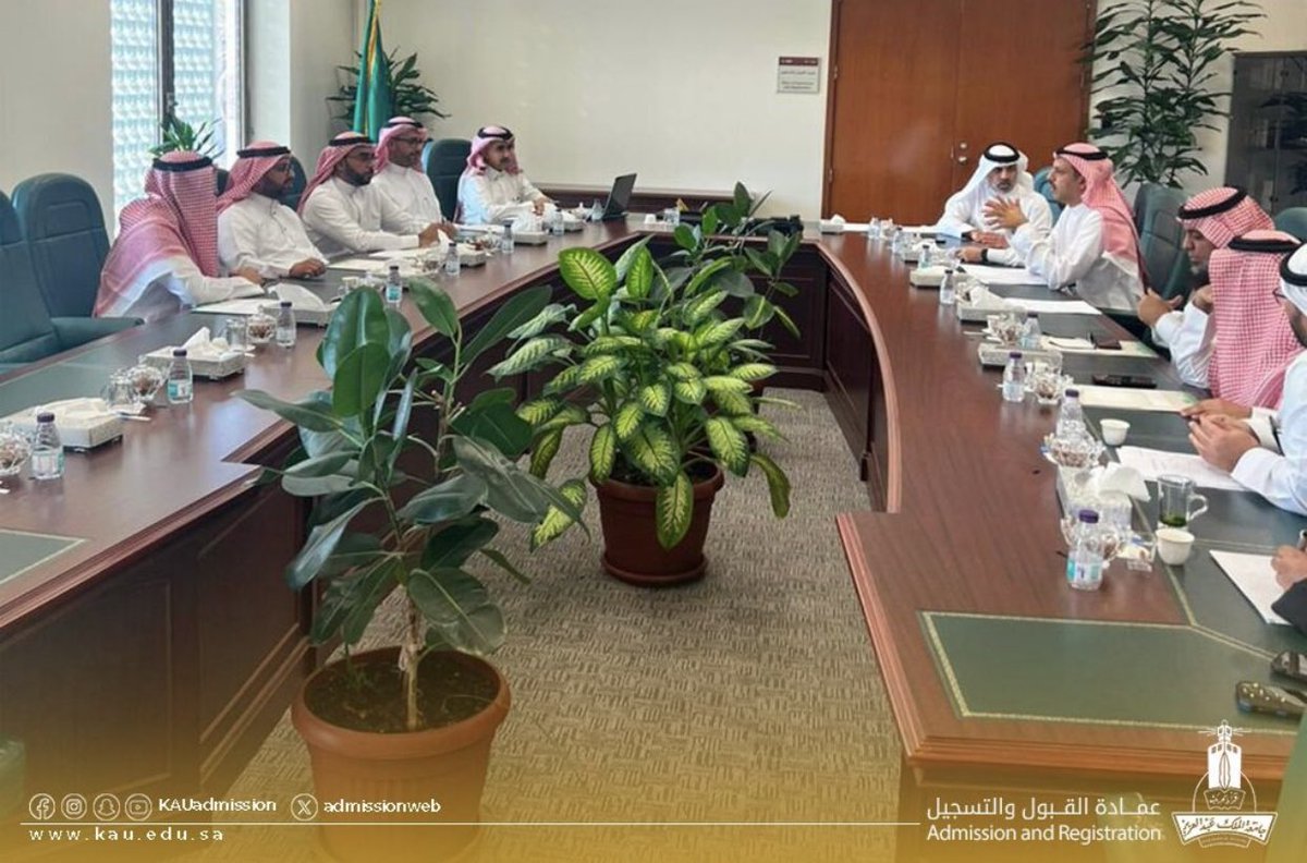 KAU_Admission's tweet photo. عُقد صباح اليوم اجتماع بين عدد من قياديي الجامعة الممثلين لعمادة القبول والتسجيل وكلية الحاسبات وتقنية المعلومات وكلية الاقتصاد والإدارة ومركز المناهج التعليمية وعدد من قياديي #معهد_الإدارة_العامة_بمحافظة_جدة لبحث سبل التعاون المشترك في المجال الأكاديمي وتفعيل برامج الترقية الأكاديمية.

#جامعة_الملك_عبدالعزيز