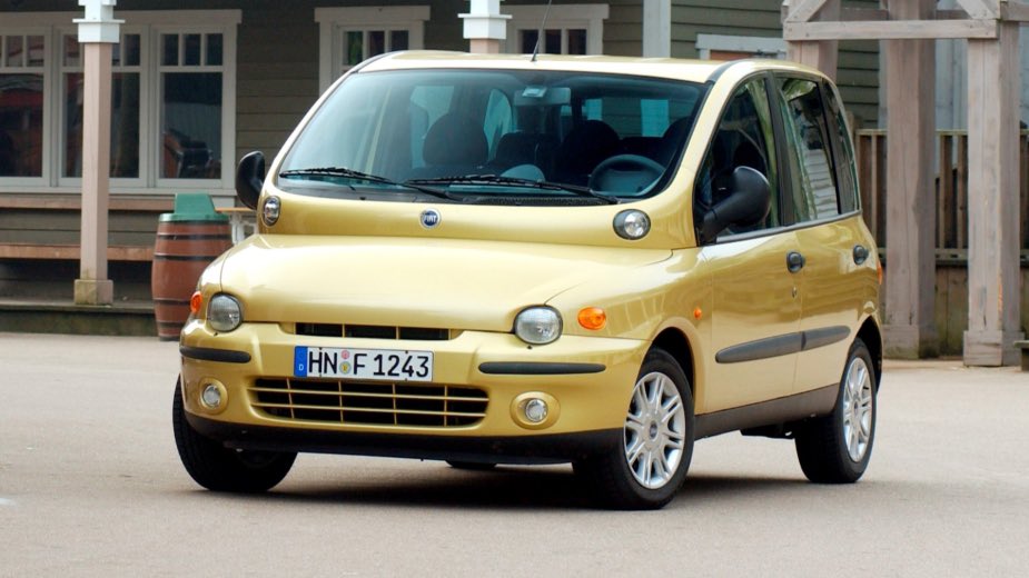 Brusilva's tweet photo. @BrunoFigueiredo @karlus Compraram os direitos da Fiat Multipla? https://t.co/qrKpizMlrD