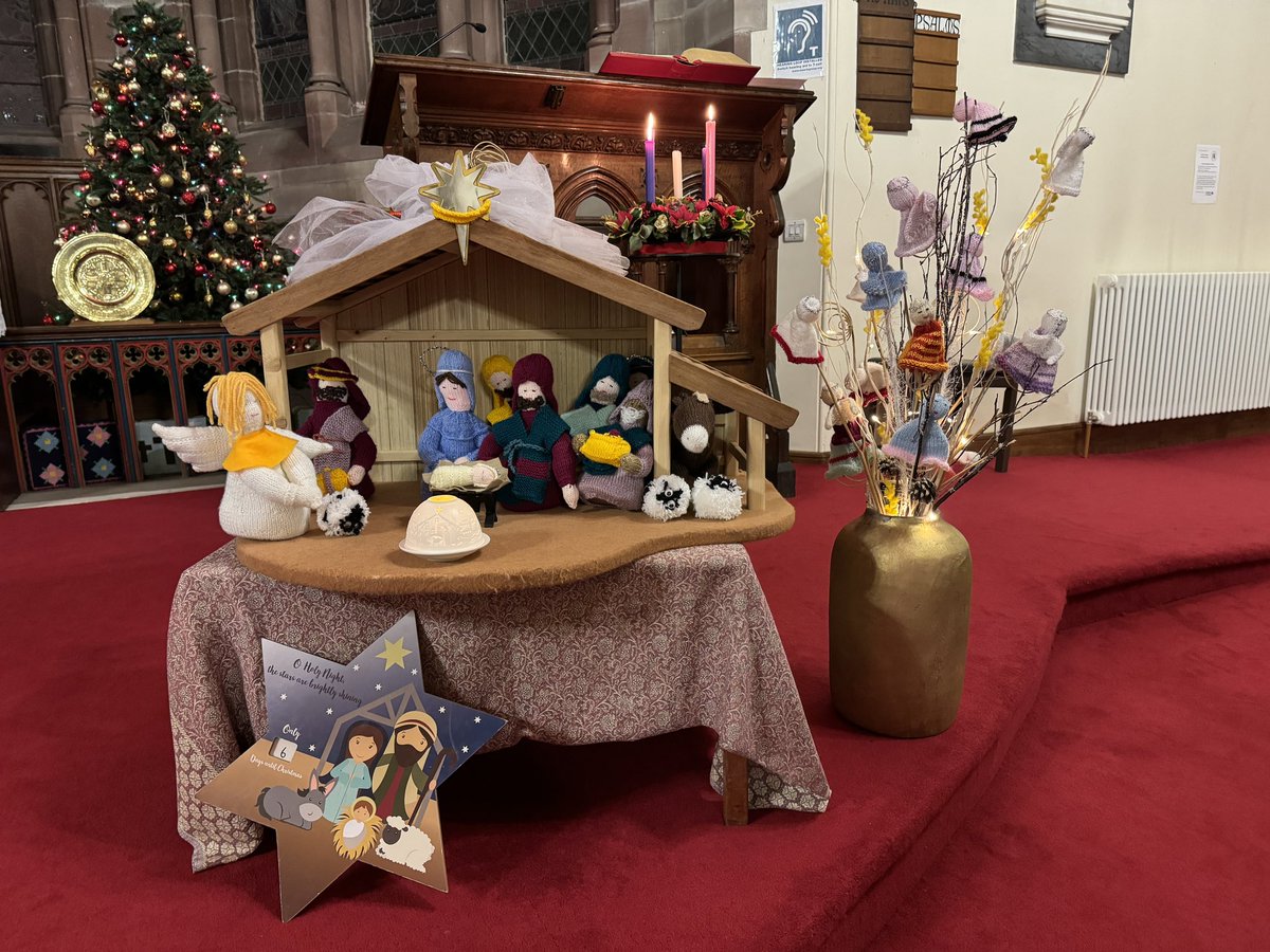 mattharg's tweet photo. Christingle ☑️ Crib Service ☑️ and Midnight Communion to follow. Tidying up and steam mopping in between!  Been a lovely Christmas Eve thus far. 🌟 @churchofengland https://t.co/2xlf1Btjra