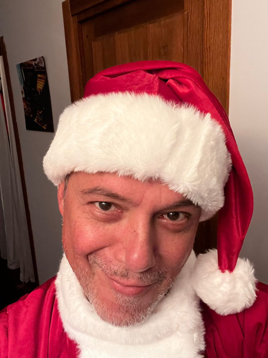 AlejandroSanz's tweet photo. Nos vemos esta noche 😏
Feliz navidad 🥷🎅🏽🥷 https://t.co/IvzPB7AjTy