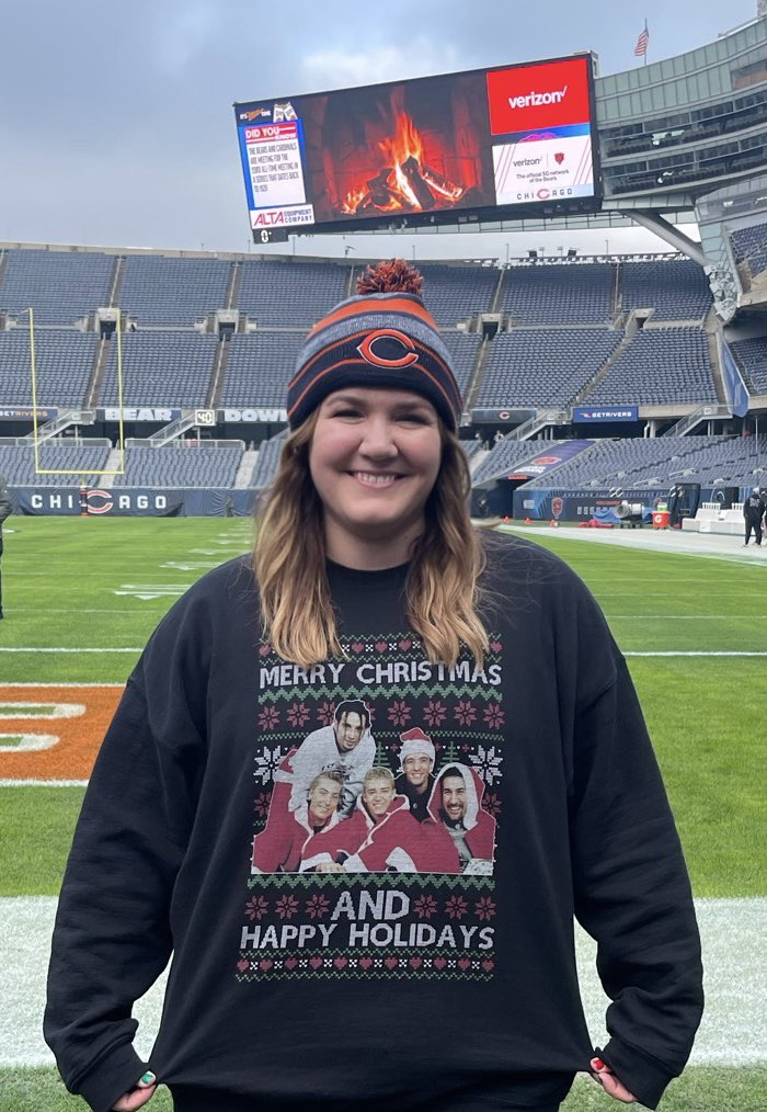 kimessary's tweet photo. Merry Christmas and Happy Holidays from Soldier Field! 🐻⬇️  #dabears #monstersquad #chicagobears https://t.co/FjkAjFjpJc