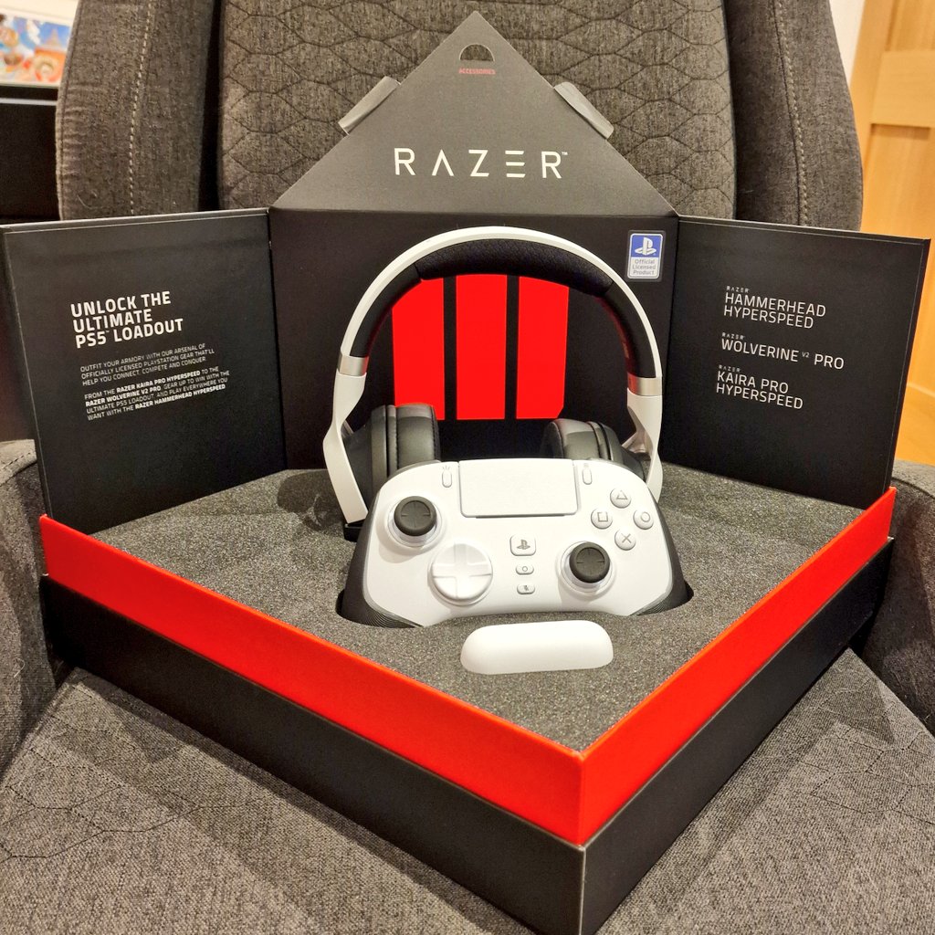 🎁 CHRISTMAS EVE SURPRISE 🎁 My lovely sponsor @Razer have given me one of these MW3 PS5 loadouts to give away! - Follow myself + @Razer - Retweet this post I'll spin the wheel after Xmas festivities, good luck 😁👍 #razerpartner