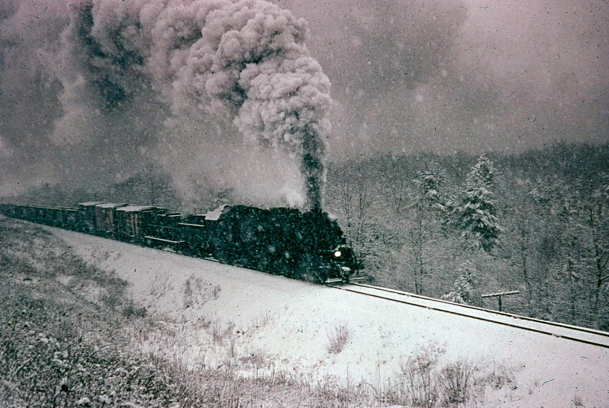 americanrails's tweet image. Wishing everyone a very Merry Christmas!  🎄🎅Seen here is Baltimore &amp;amp; Ohio 2-8-8-0 #7157 on the Indiana Branch (ex-Buffalo, Rochester &amp;amp; Pittsburgh) near the small community of Cloe, Pennsylvania during a late fall snowstorm on December 2, 1954. This line, which ran from…