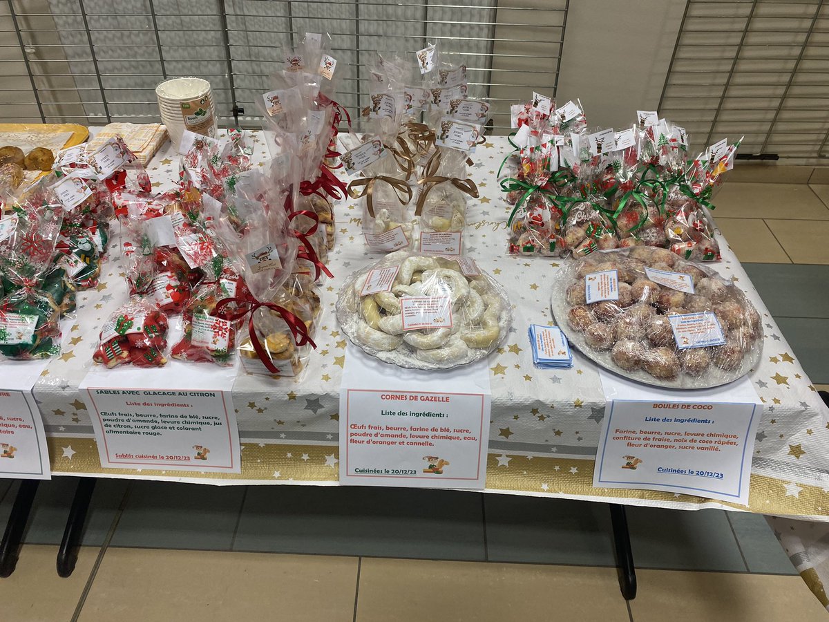 AmandP59's tweet photo. Marché de Noël des CAP ATMFC et AAGA du lycée du pays de condé 🤩
Bonnes fêtes de fin d’année à tous.
@DirectionLpdc 
#pedagogieparprojet https://t.co/6r0lSG0Sk1
