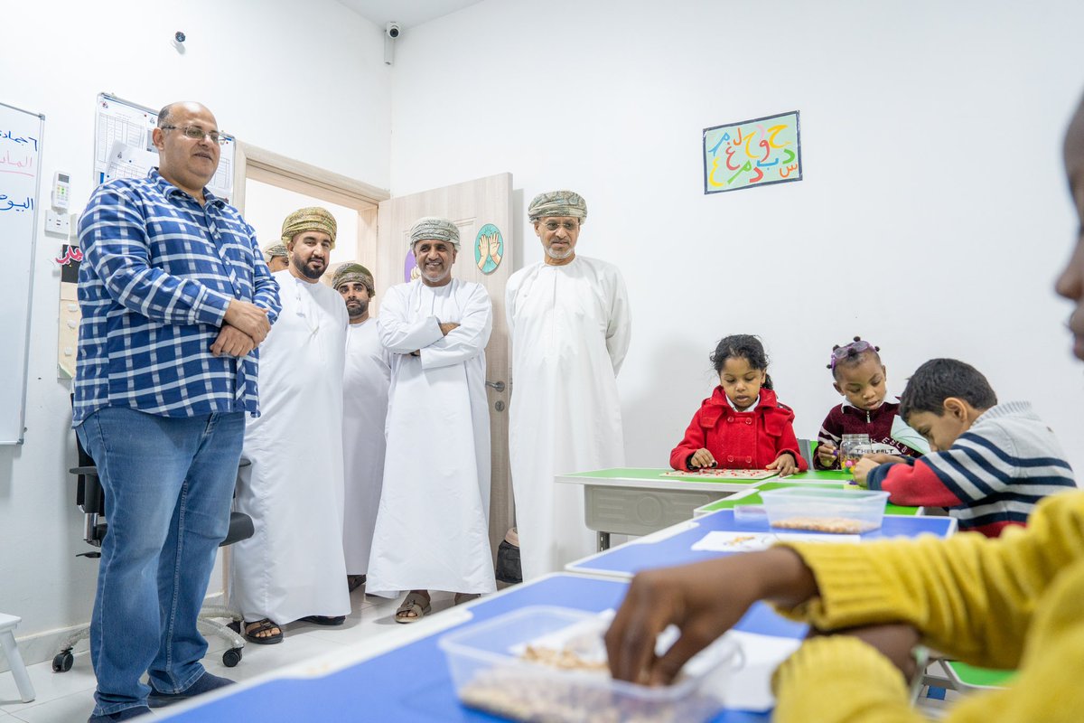 Ceomohd1963's tweet photo. زرنا اليوم بمعية الإدارة التنفيذية احد المشاريع ذات القيمة المحلية المضافة العالية التي يفخر @DevBankOfficial بتمويلها وهي مدرسة دار الهمم الخاصة في ولاية ابراء ، توفر المدرسة التعليم لطلبة الحلقة الاولى ومن بينهم طلاب من ذوي الاحتياجات الخاصة الذين يتوفر لهم التعليم العام بالإضافة الى التأهيل المناسب لحالاتهم، ويديرها طاقم كفوء برئاسة الاستاذة الفاضلة رحمة المصلحية ، ومثل هذه المدارس وبالكفاءات التي تعمل بها تخفف الضغط على مدارس وزارة التربية والتعليم لاستيعاب اعداد اكبر من هذه الشريحة من المجتمع ، وفقكم الله ورعاكم وسدد على طريق الخير خطاكم.