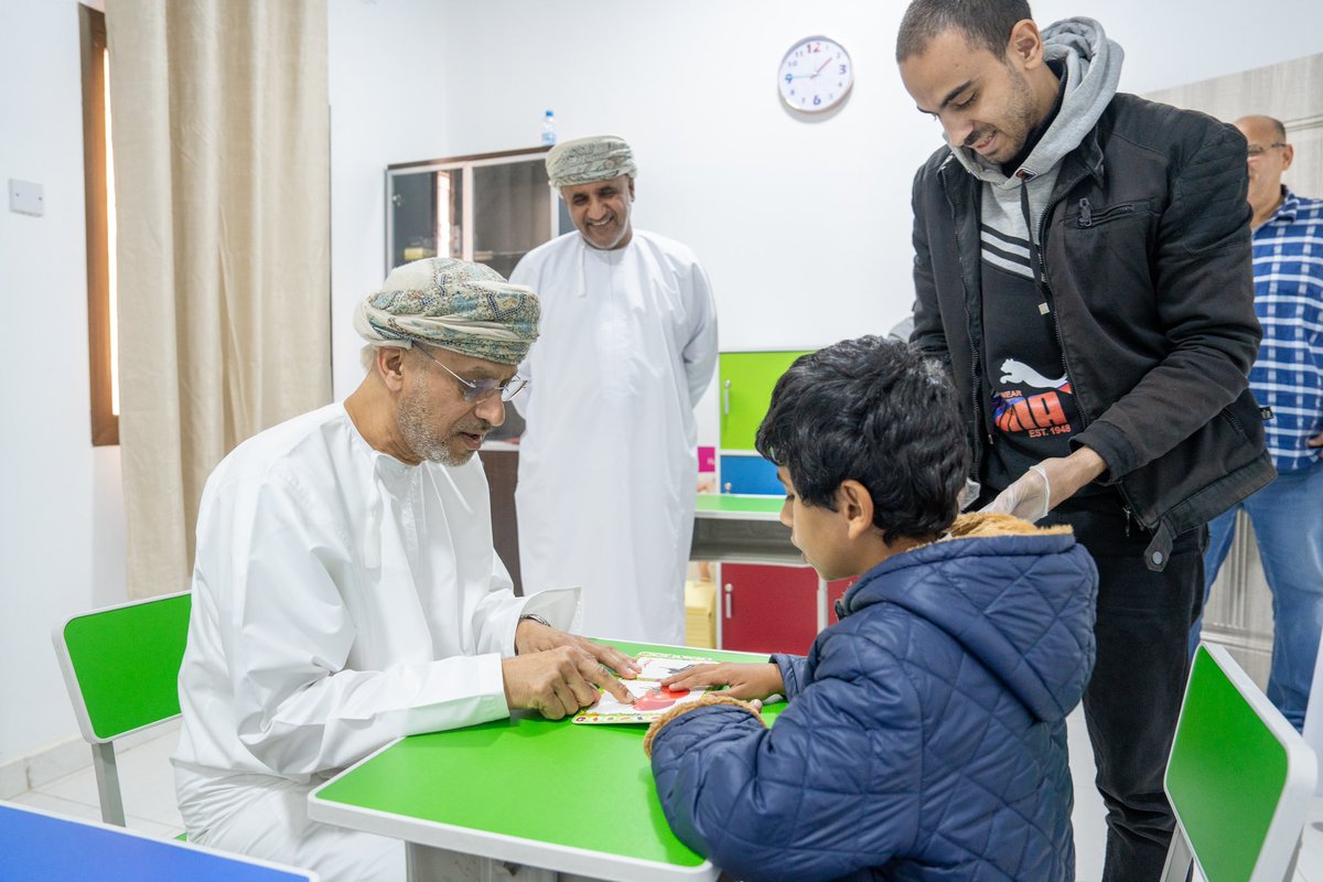 Ceomohd1963's tweet photo. زرنا اليوم بمعية الإدارة التنفيذية احد المشاريع ذات القيمة المحلية المضافة العالية التي يفخر @DevBankOfficial بتمويلها وهي مدرسة دار الهمم الخاصة في ولاية ابراء ، توفر المدرسة التعليم لطلبة الحلقة الاولى ومن بينهم طلاب من ذوي الاحتياجات الخاصة الذين يتوفر لهم التعليم العام بالإضافة الى التأهيل المناسب لحالاتهم، ويديرها طاقم كفوء برئاسة الاستاذة الفاضلة رحمة المصلحية ، ومثل هذه المدارس وبالكفاءات التي تعمل بها تخفف الضغط على مدارس وزارة التربية والتعليم لاستيعاب اعداد اكبر من هذه الشريحة من المجتمع ، وفقكم الله ورعاكم وسدد على طريق الخير خطاكم.