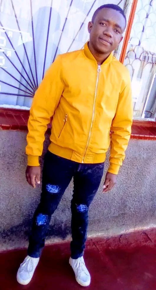 H_Permza's tweet image. Guys Please help find 
Kgothatso Lemogang,was last seen at Morula Sun at a Xmas party.He went missing on the 28th of November wearing white T-shirt and black shorts.Anyone who has any information please contact Conny on this number +27 76 658 2678 
Please repost 🙏🏼#MissingPerson