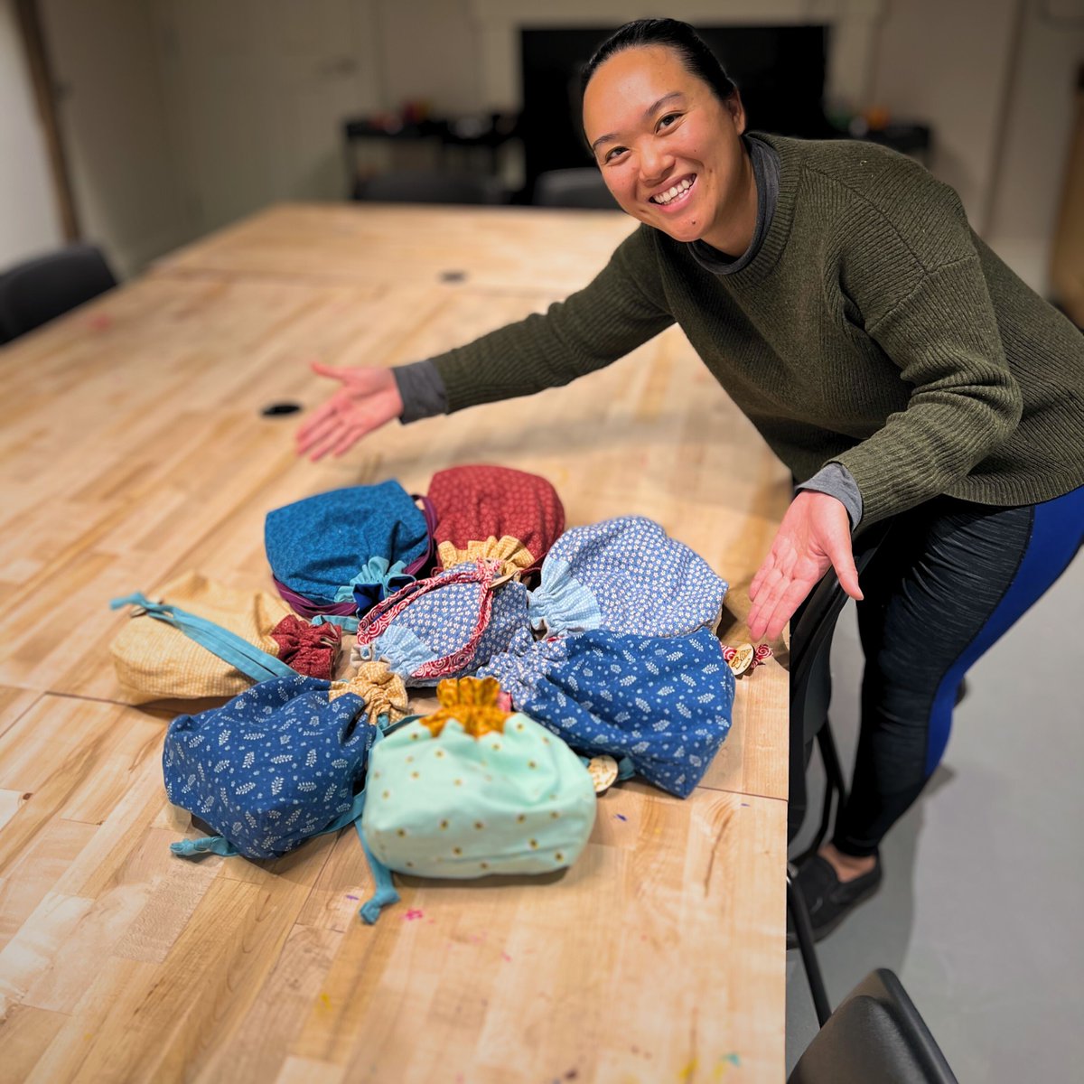 ConcordLibrary's tweet image. We are so impressed with the bags that patron Jing sewed as holiday gifts for her family, complete with name tags laser cut by her husband Brendan! Jing and Brendan had not used any of the tools in the Workshop when we opened, but now they are pros! Bravo 🙌