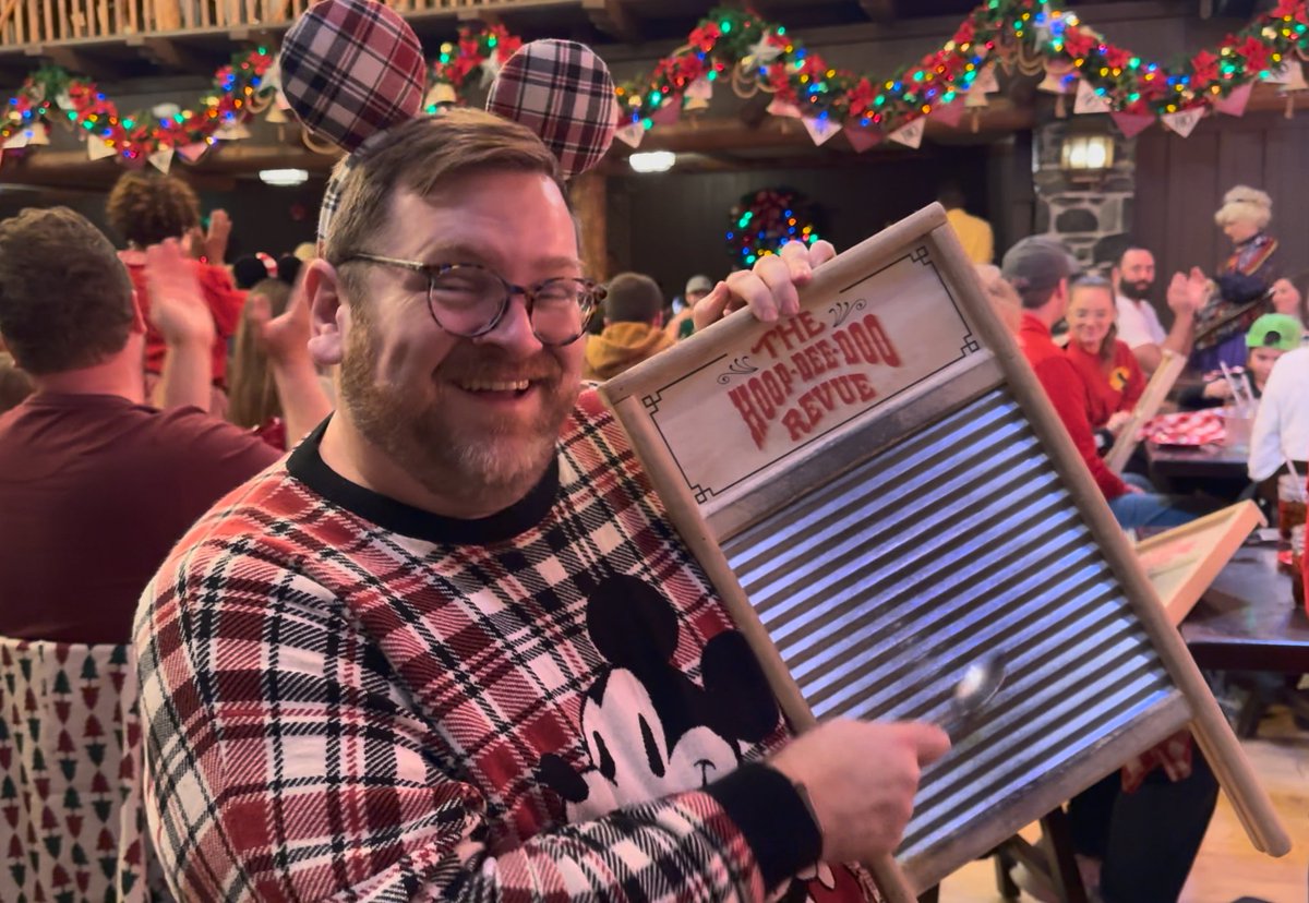 Heigh-ho-ho-ho &amp; Merry Christmas from Walt Disney World! We just dropped our final video of 2024 and it is our Christmas card to everyone dreaming of spending the holidays at #DisneyWorld
youtube.com/watch?v=hKW8GC…