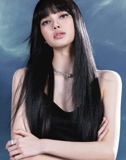 AboutMusicYT's tweet photo. BLACKPINK's Lisa becomes the first kpop artist to reach 100 MILLION followers on Instagram. https://t.co/ROBhXlxgny