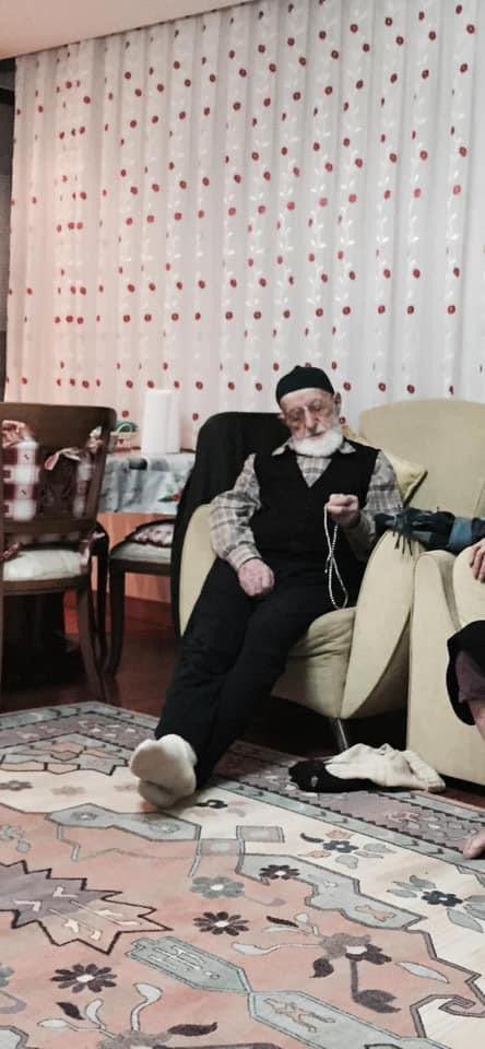 45 yıllık yol arkadaşımız sayın Faruk Çelik bakanımızın kıymetli babası hacı Yaşar amcayı bugün Rabbimize  yolcu ettik. Dünya hayatında insanları çok severdi. Bugün gördüm ki insanlar da onu ve tüm aileyi çok seviyorlar. Rabbim rahmetiyle muamele eylesin. Tüm aileye başsağlığı ve