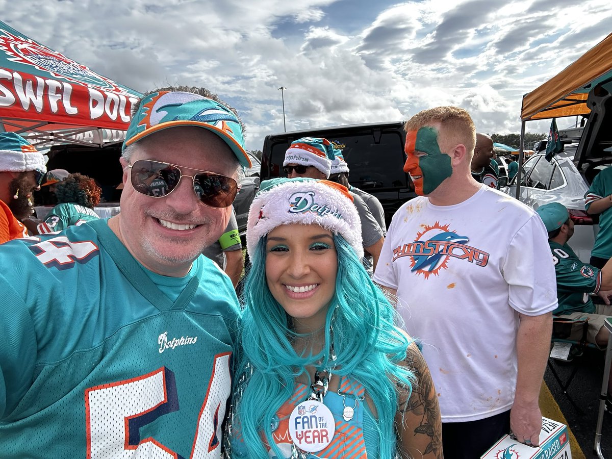 Game day in Miami baby! So glad I got to meet the one and only Dolphreaky!