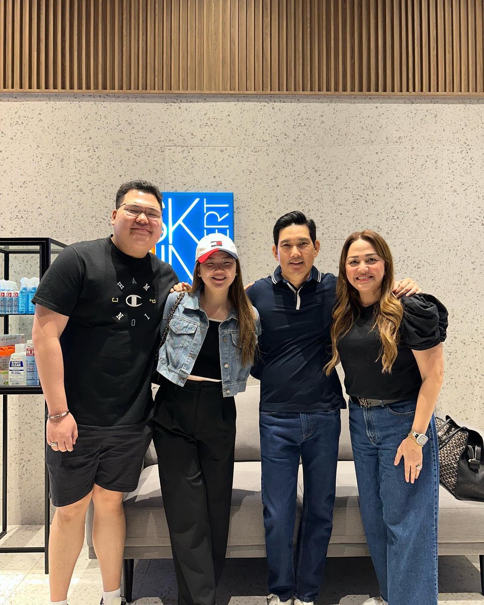 MsJheanna's tweet photo. Merry Christmas Yap Family🥹🥰🎄
Kayo parin Mamahalin sa 2024  @ImRichardYap08 @ashleysandrine  @melodyyap #YapFamily https://t.co/JsCrUP38G9