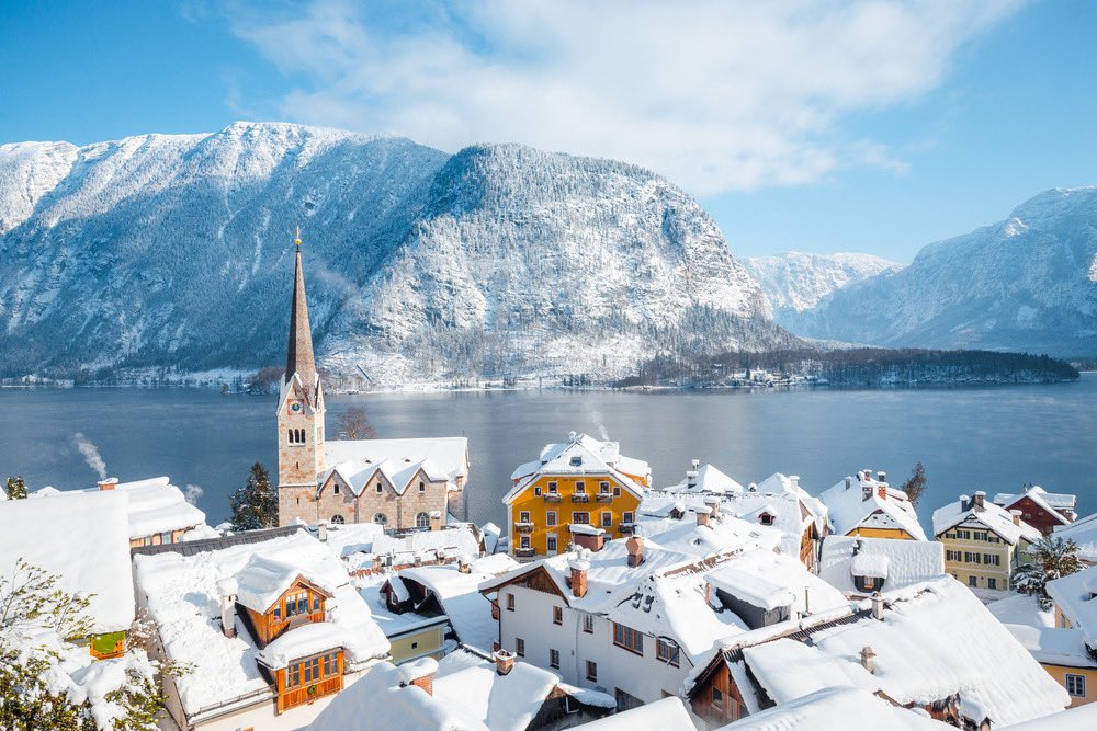 Snowy landscape of the historic village of #Hallstatt, #Austria.