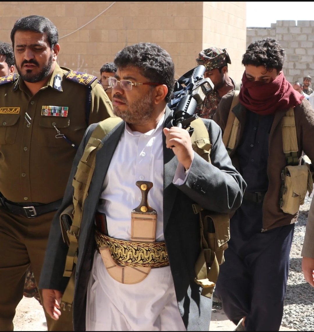 محمد علي الحوثي 

البارجات الأميركية تقاتل الأشباح وتهدد الملاحة الدولية لتثبت لإسرائيل استجابتها لحماية السفن الإسرائيلية.... 

هو الله