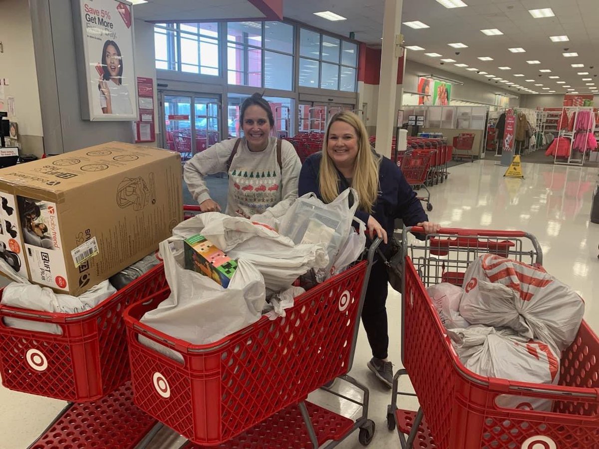 CheerUpOmaha's tweet photo. Thank you so much to every single person who helped give our adopted families a holiday full of cheer! 

Everyone who  purchased a gift, donated towards grocery cards, braved the crowds shopping, or volunteered their time wrapping helped make this our best Christmas yet! ❤️🎄🎁❤️ https://t.co/0M4V5n5Uea