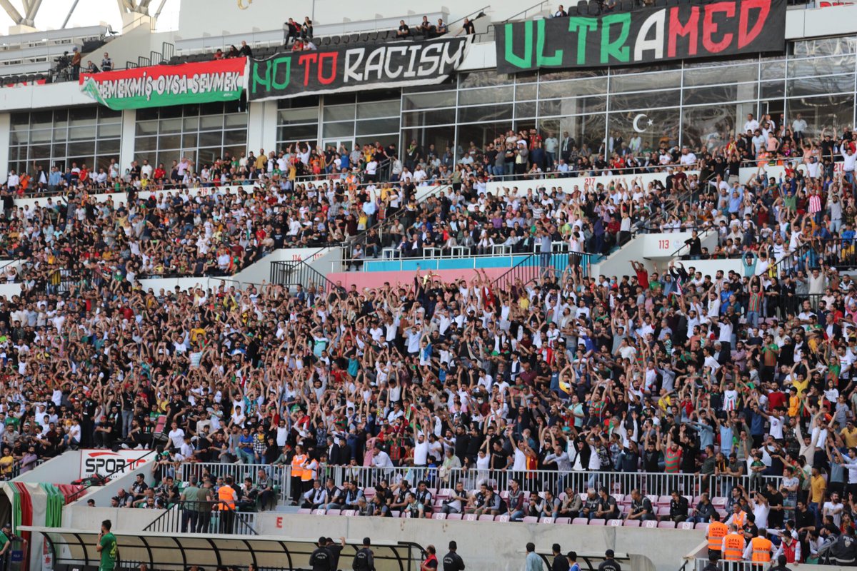 Sayfamıza büyük bir erişim engeli getirildi. Sürekli spam edilen hesabımızın erişim sorunu büyük taraftarımız tarafından ancak kırılabilir. Bu takımın gerçek ve tek sahibi siz büyük taraftarlarımızsınız. 

Yorum kısmına #Amedspor yazarak güçlü bir yorum erişimi yapalım.✌🏻💚❤️