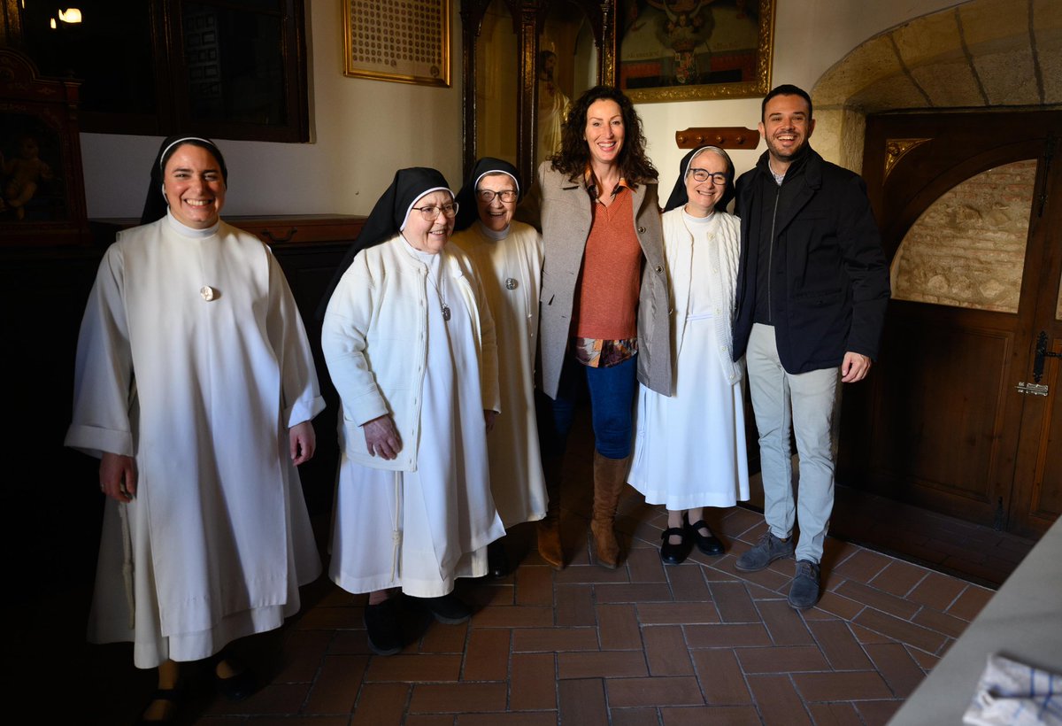 Mar_del_MarVaz's tweet photo. 🫶 La Navidad es un gran momento para agradecer la impagable labor solidaria que realizan las congregaciones religiosas con los más vulnerables.

Nos llevamos el cariño y la generosidad de personas maravillosas. https://t.co/pbMgzbcxgg